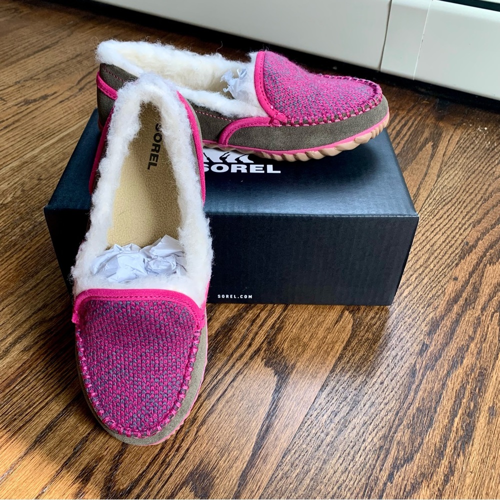 Sorel pink loafer/ slipper
